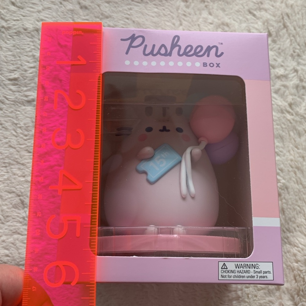 15th Anniversary Pusheen Vinyl Figure Pusheen Box Exclusive - Picture 6 of 6